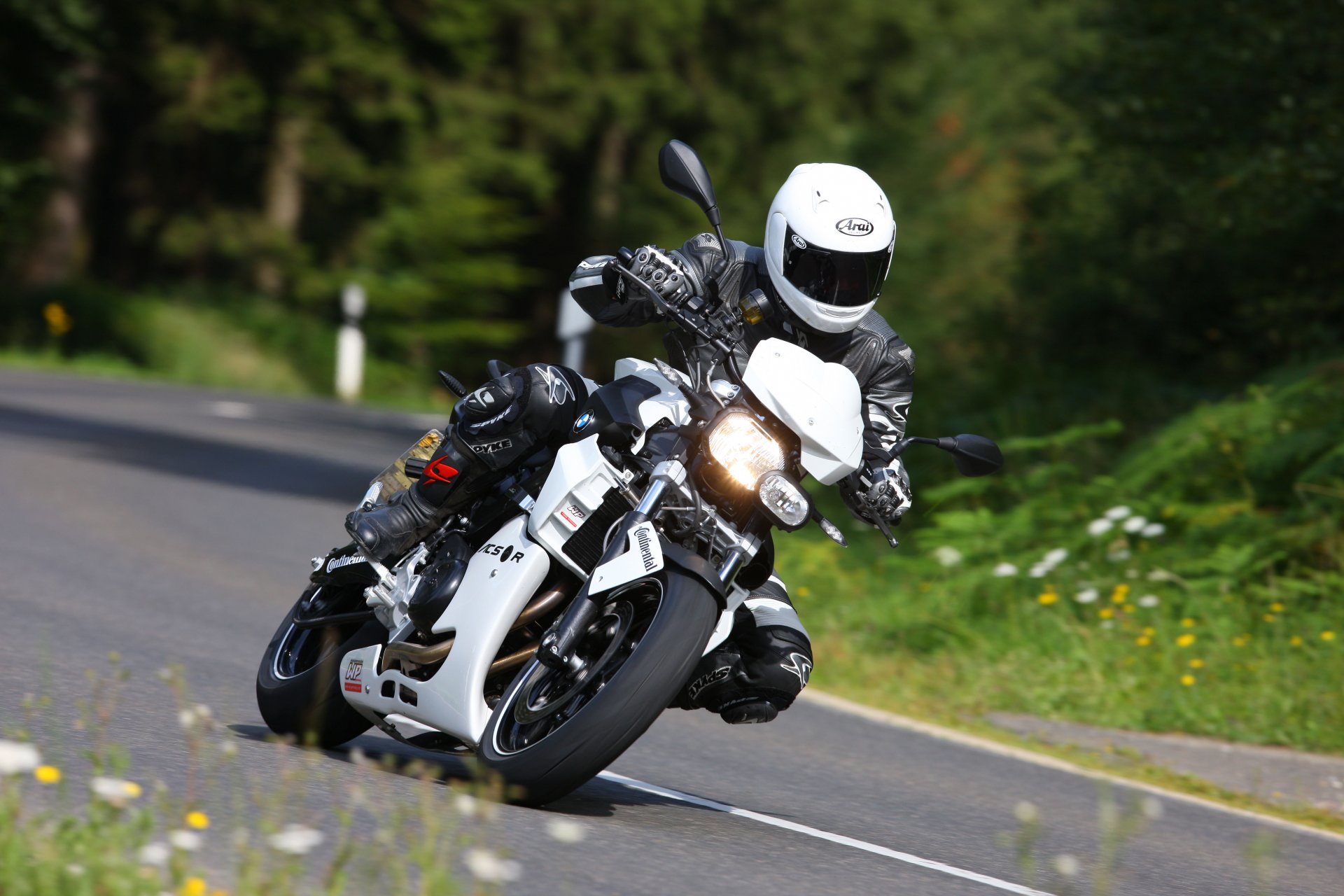 bmw moto strada inclinazione svolta