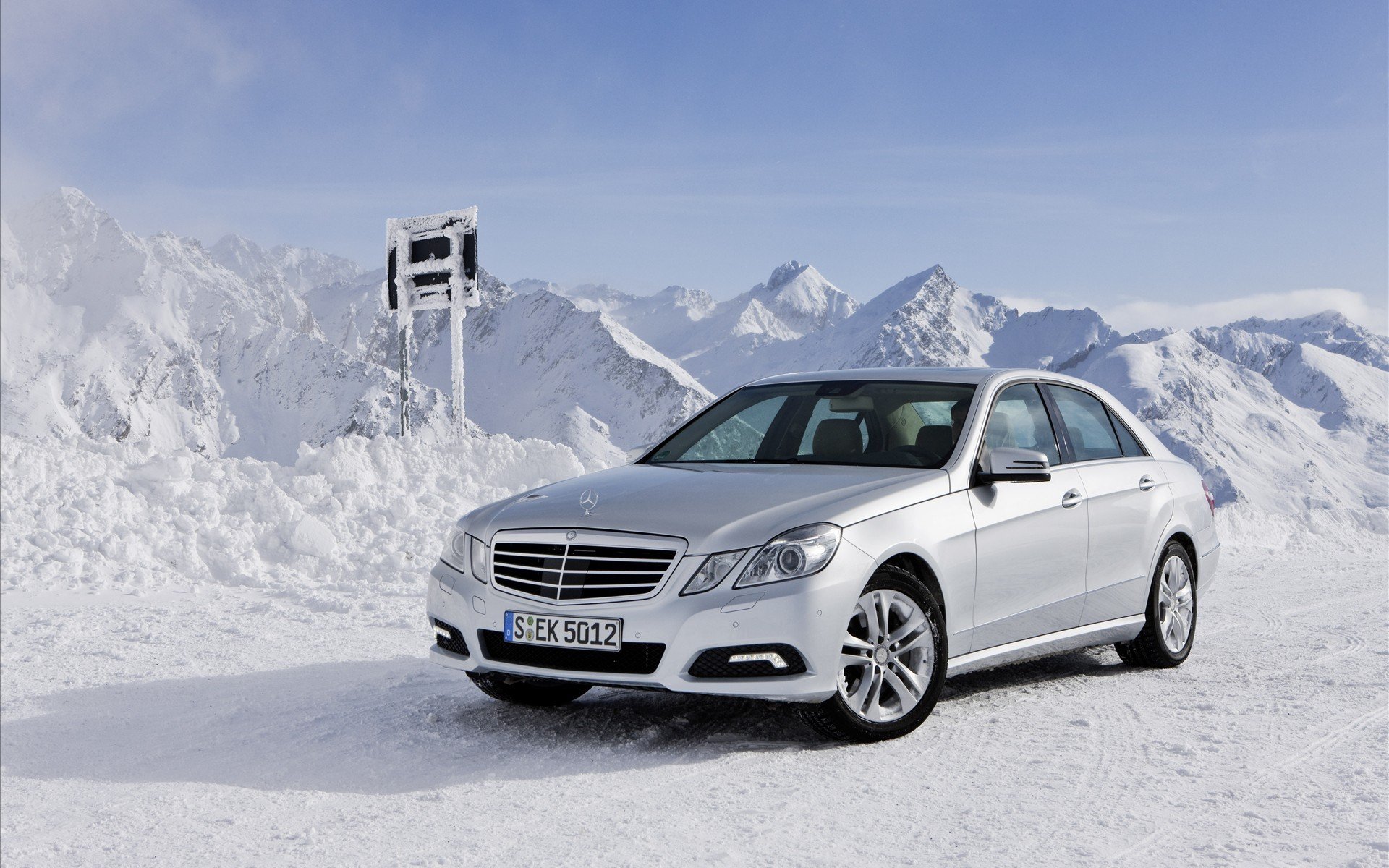 voitures mercedes neige montagnes hiver nature auto mercedes-benz classe e 4matic