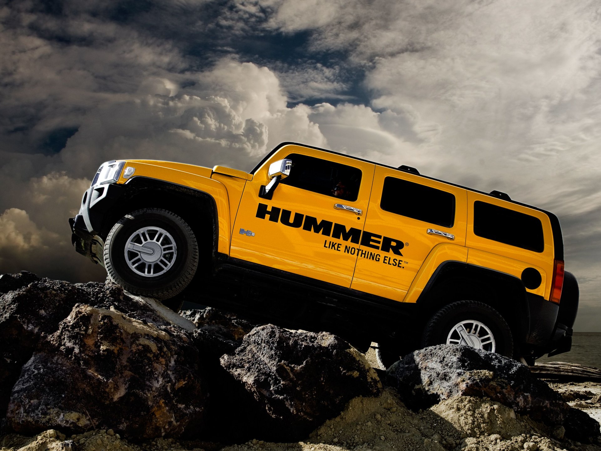 hummer kamienie chmury