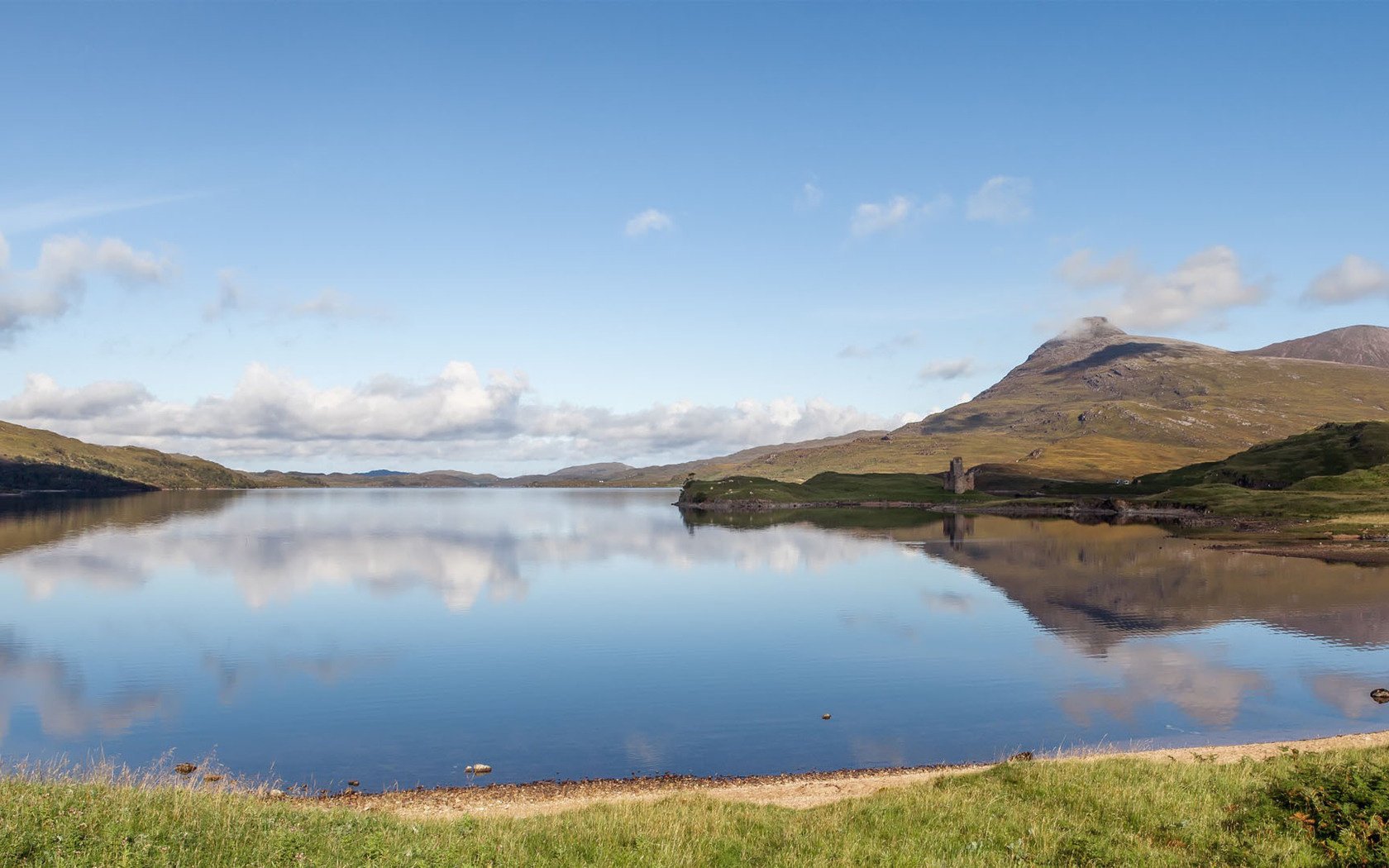 loch assynt escocia torre lago colinas