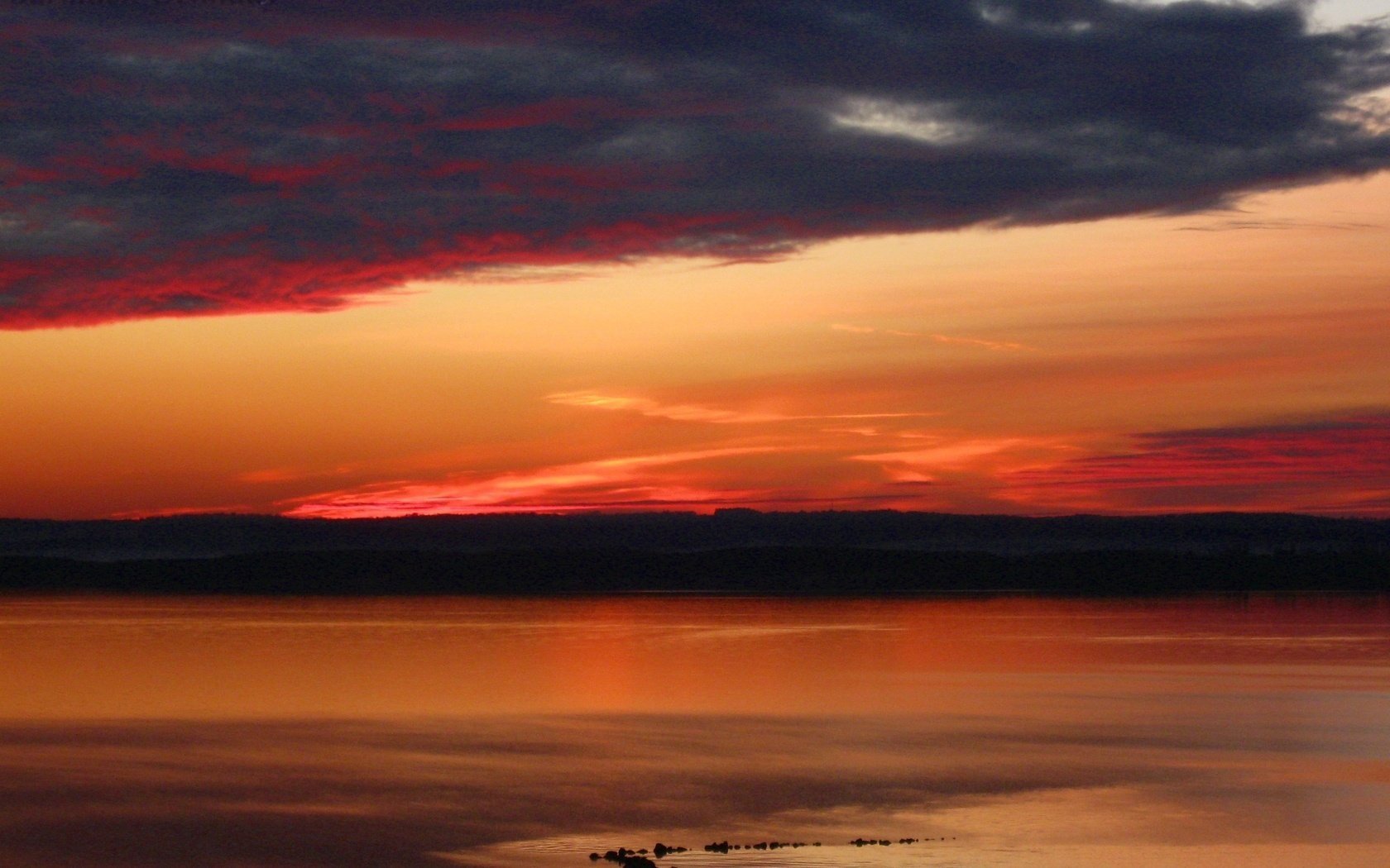 coucher de soleil rivière nuages