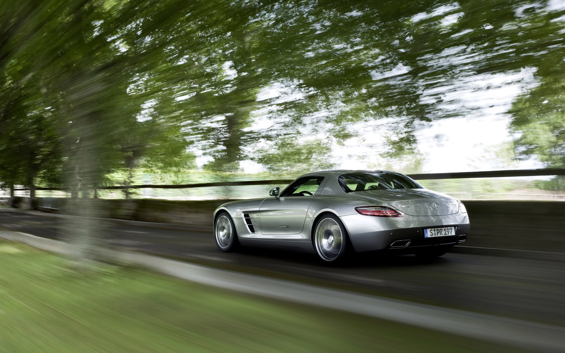 mercedes benz sls amg carretera velocidad árboles