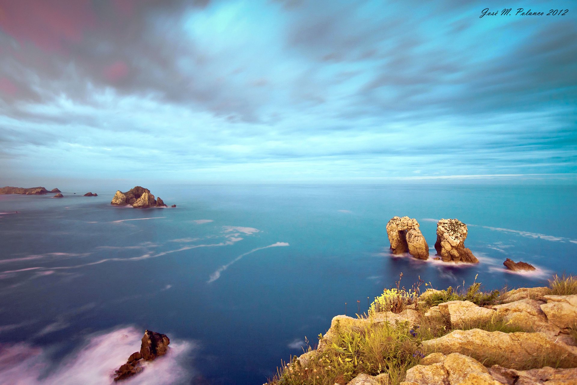 costa quebrada los urros mar cielo acantilados