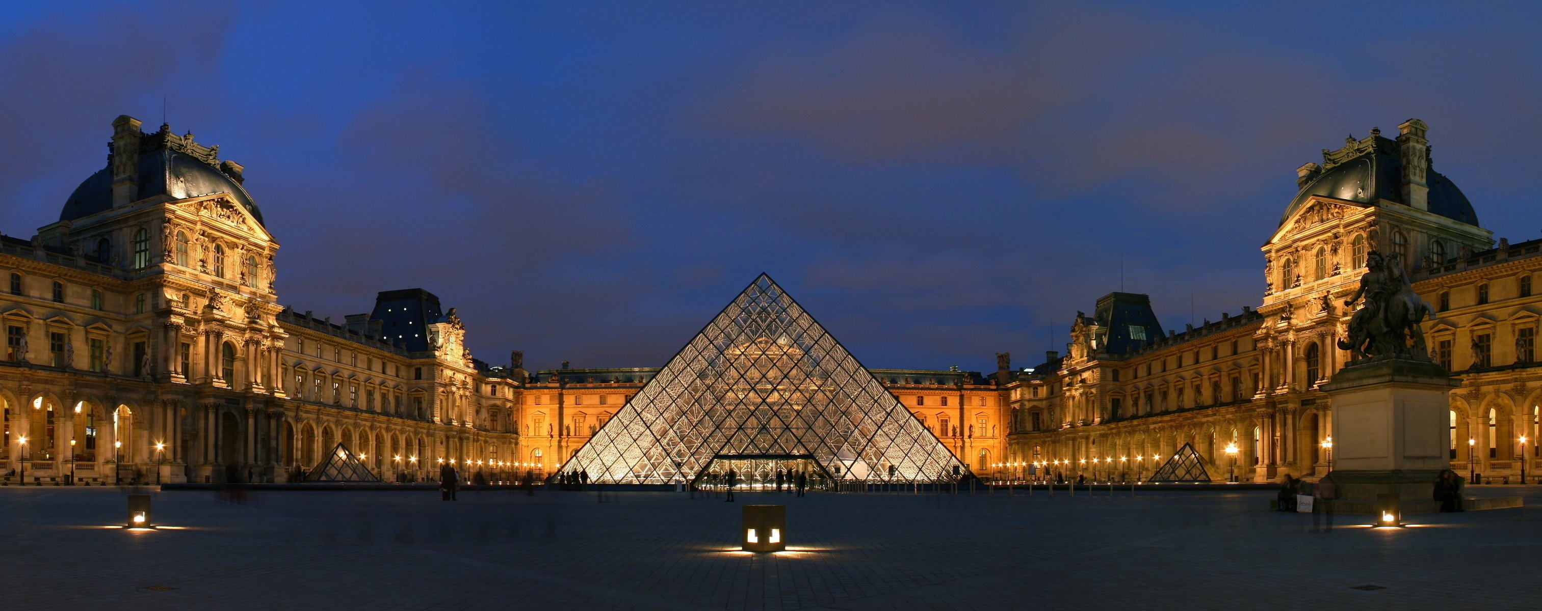 louvre pyramide paris