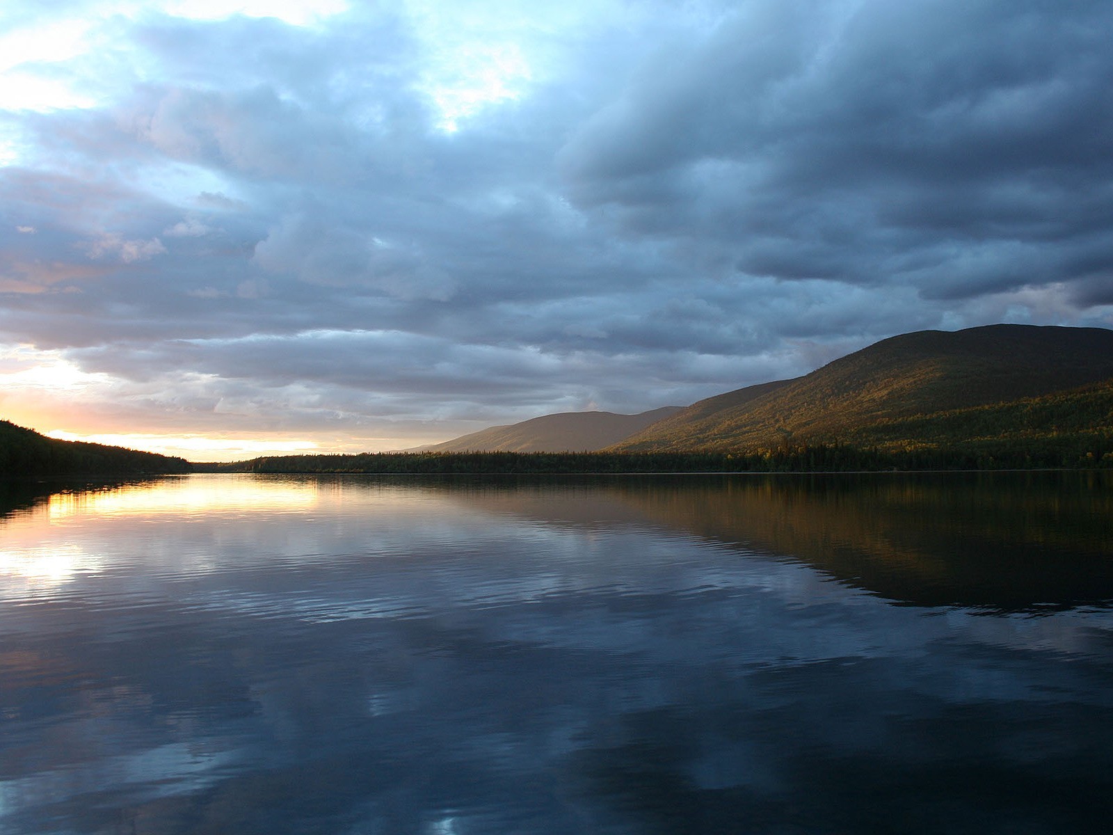 berg see reflexion wolken