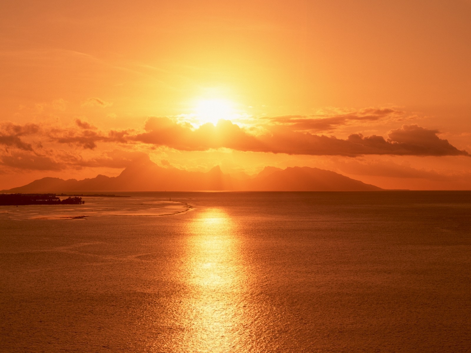 sonnenuntergang meer berge insel sonne