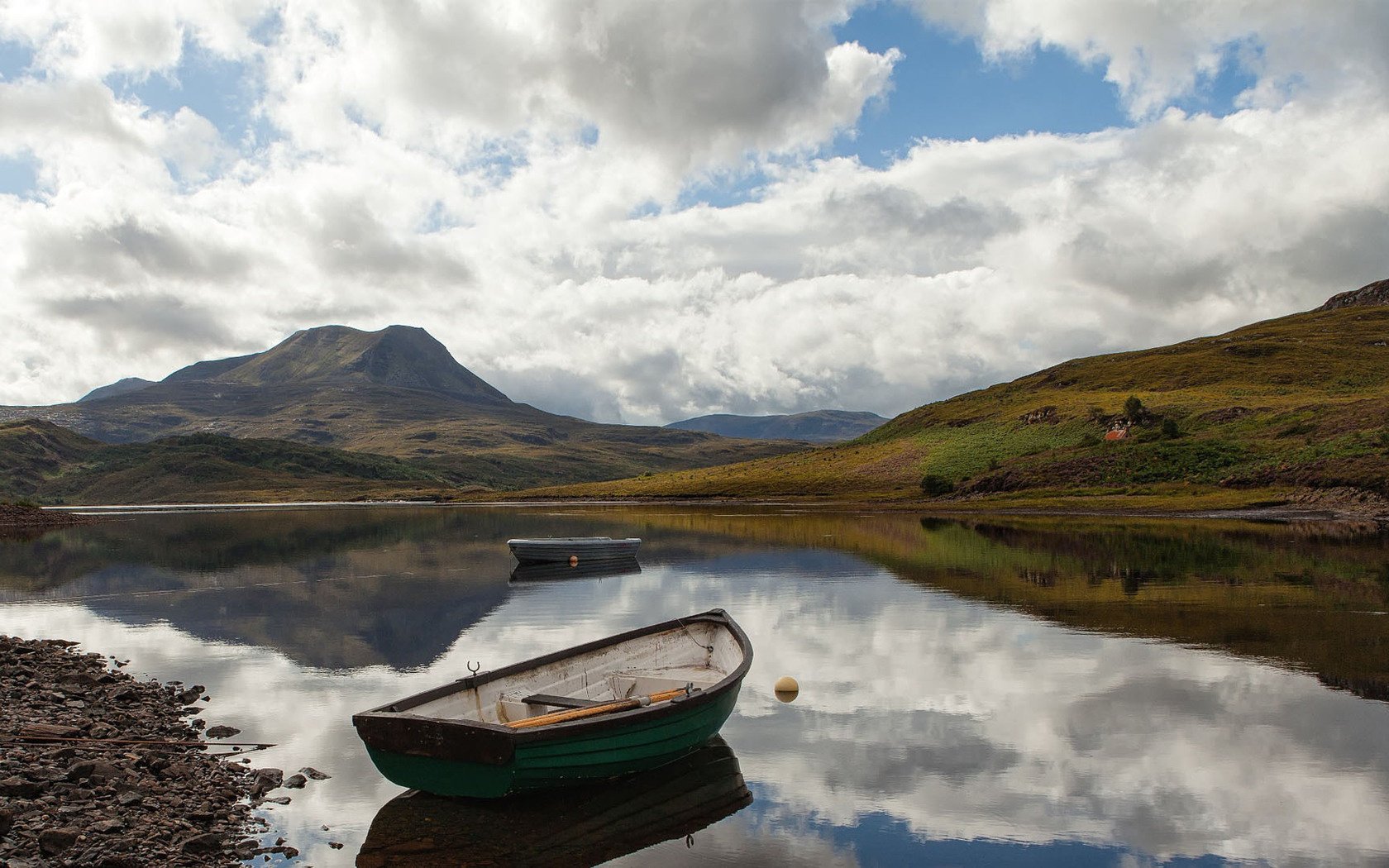 rivage lac bateau pierres eau scotland