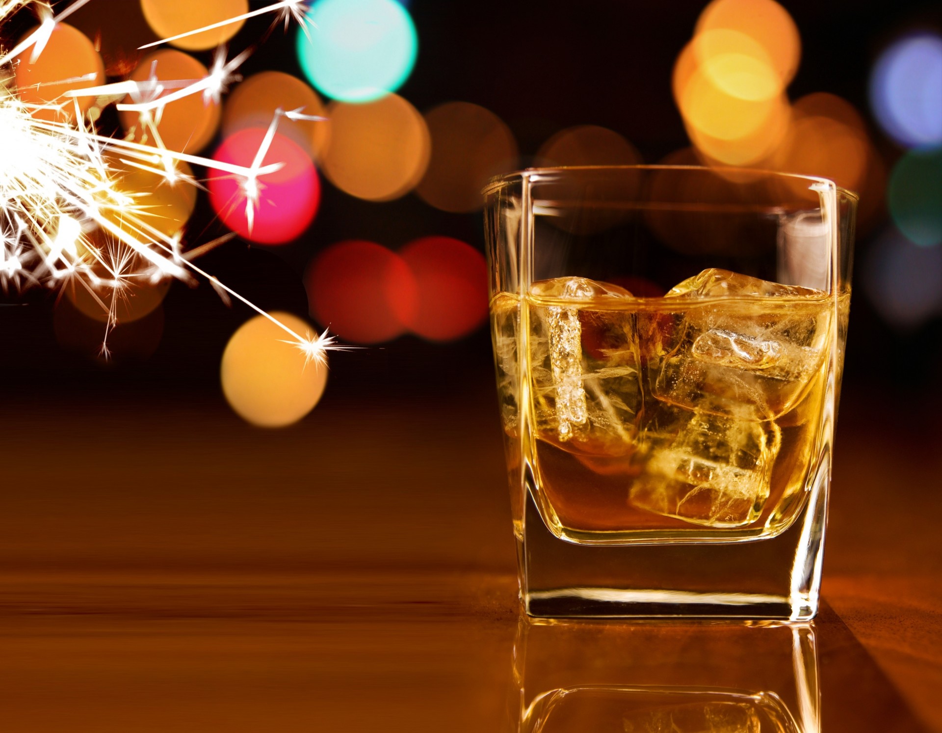 bokeh glace verre cubes whisky étincelles