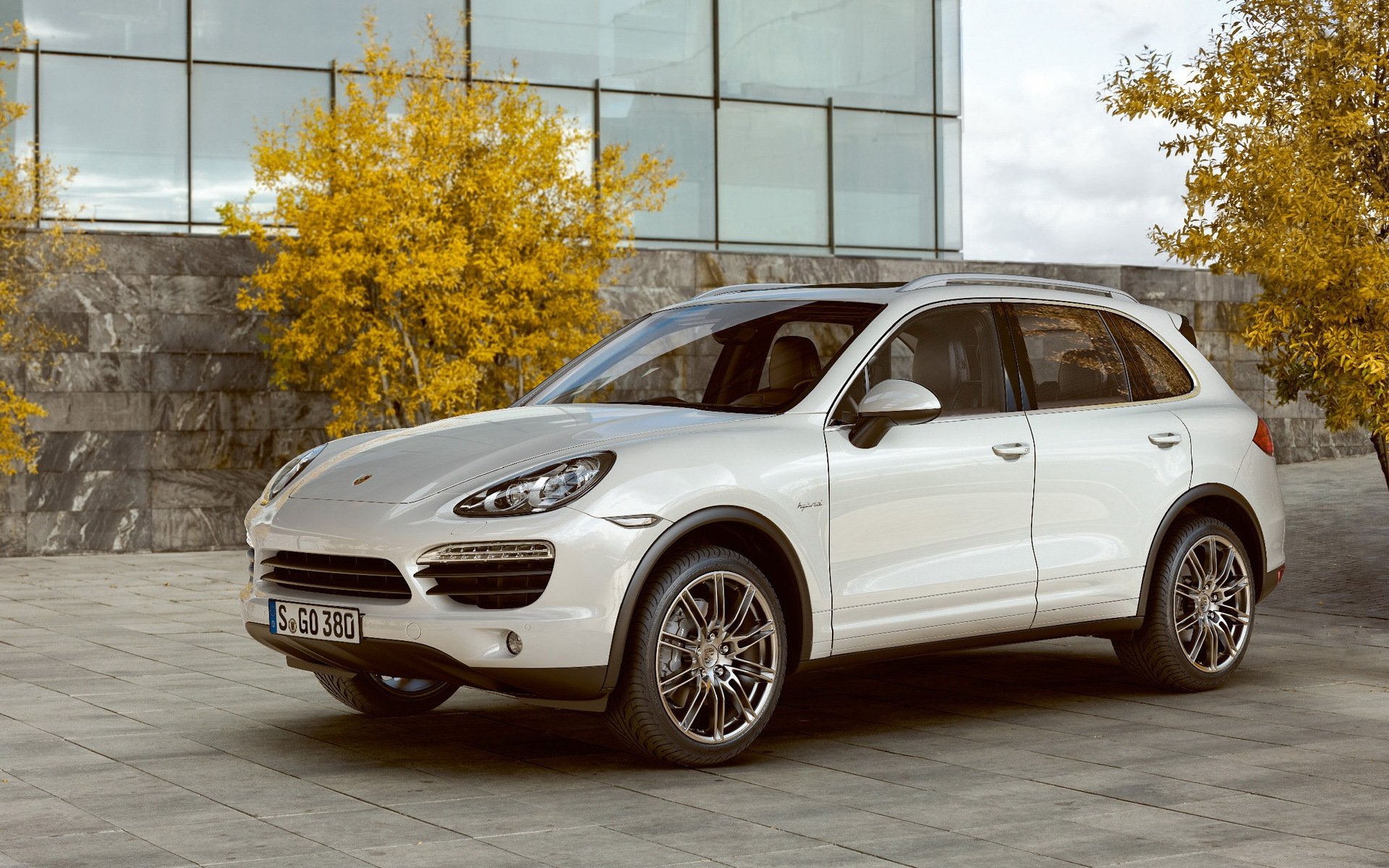 white porsche cayenne hybrid