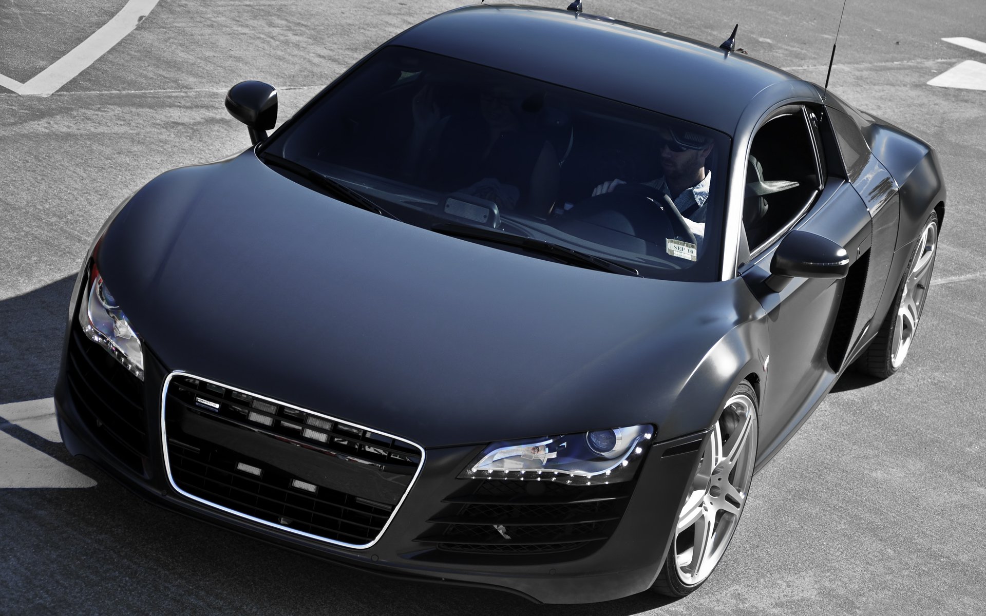 audi r8 mate negro elegante