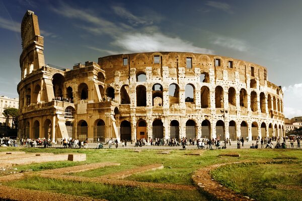 Ruiny starożytnego Koloseum w Rzymie