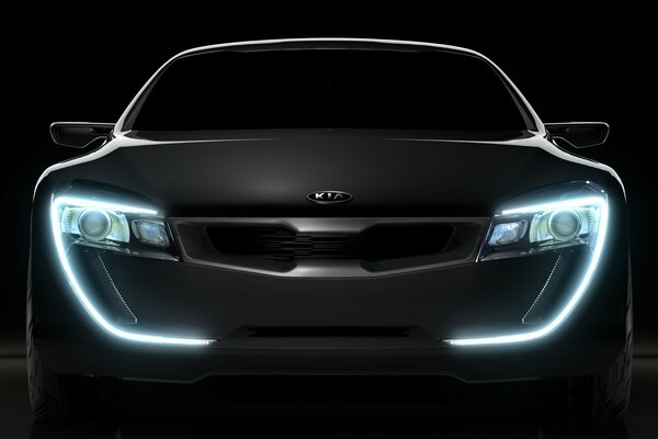Concept Kia en couleur sombre et phares lumineux
