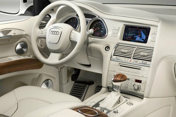 Interior blanco de cuero del coche de Audi