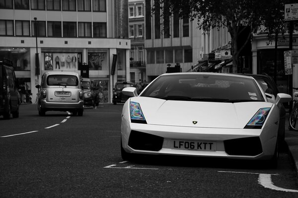 Lamborghini Foto in der Stadt schwarz weiß