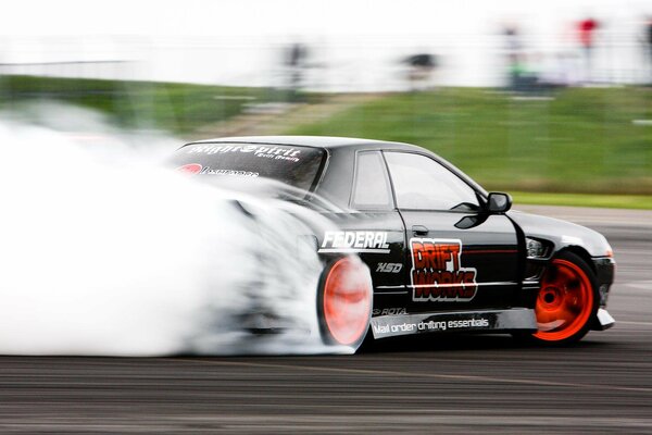 Nissan drift, un bel fermo immagine