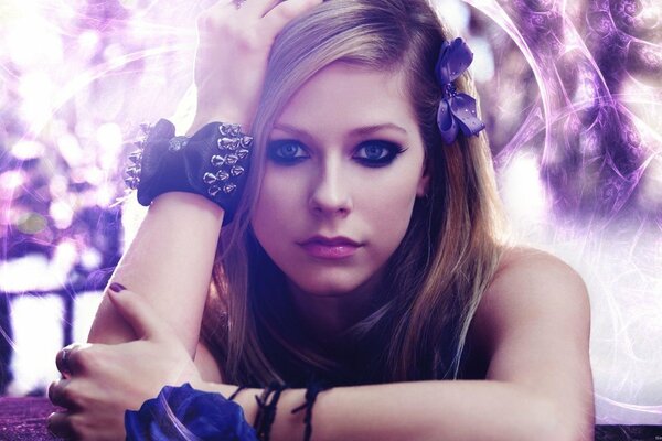 Sexy Avril Lavigne con hermosos ojos