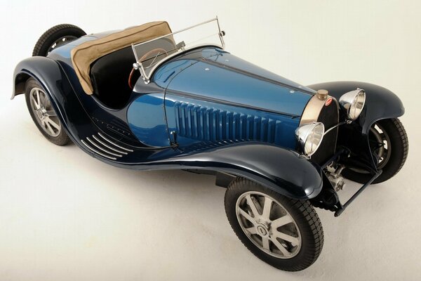 Классический автомобиль 1930-е года