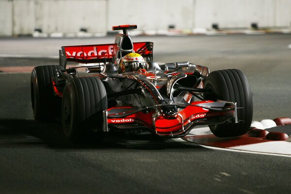 Formula Uno in pista durante la gara