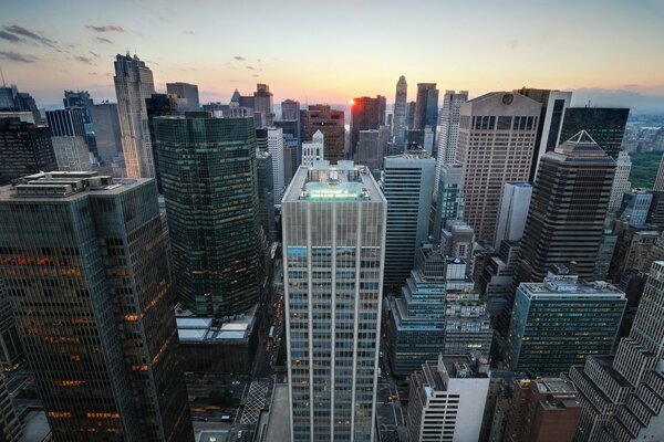 Sonnenuntergang von Amerika im Hintergrund der Stadt