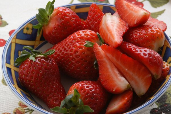Juicy red strawberries in a plate