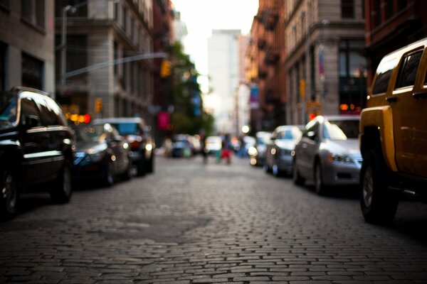 Auto per le strade della città in sfocatura