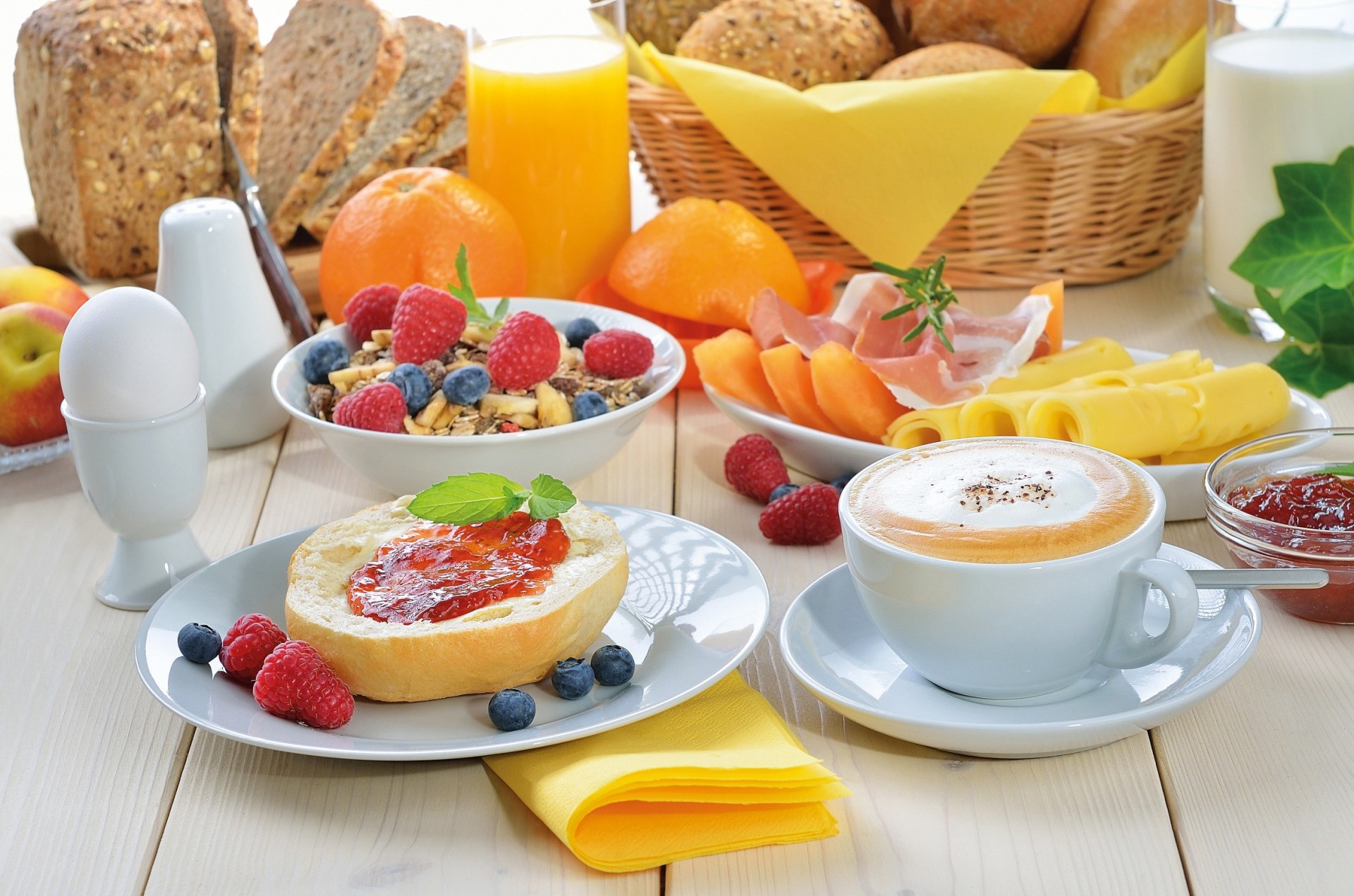 colazione muesli leggero lamponi cibo