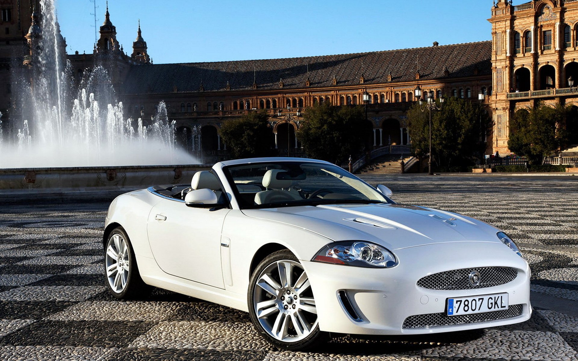 maseratti brunnen platz