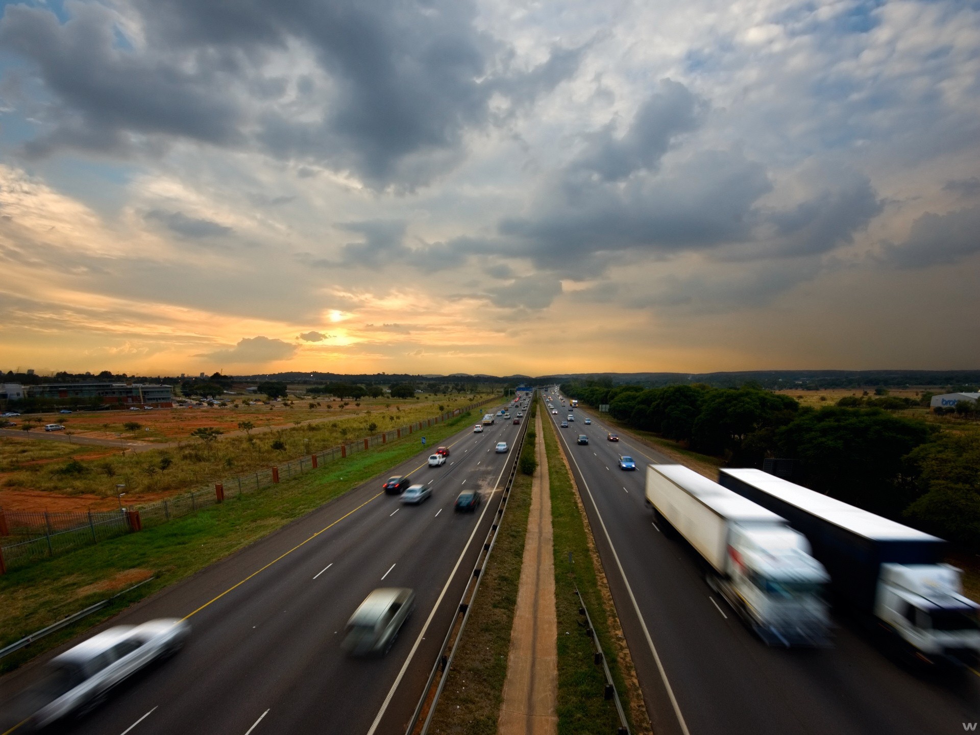 straße autobahn autos wolken