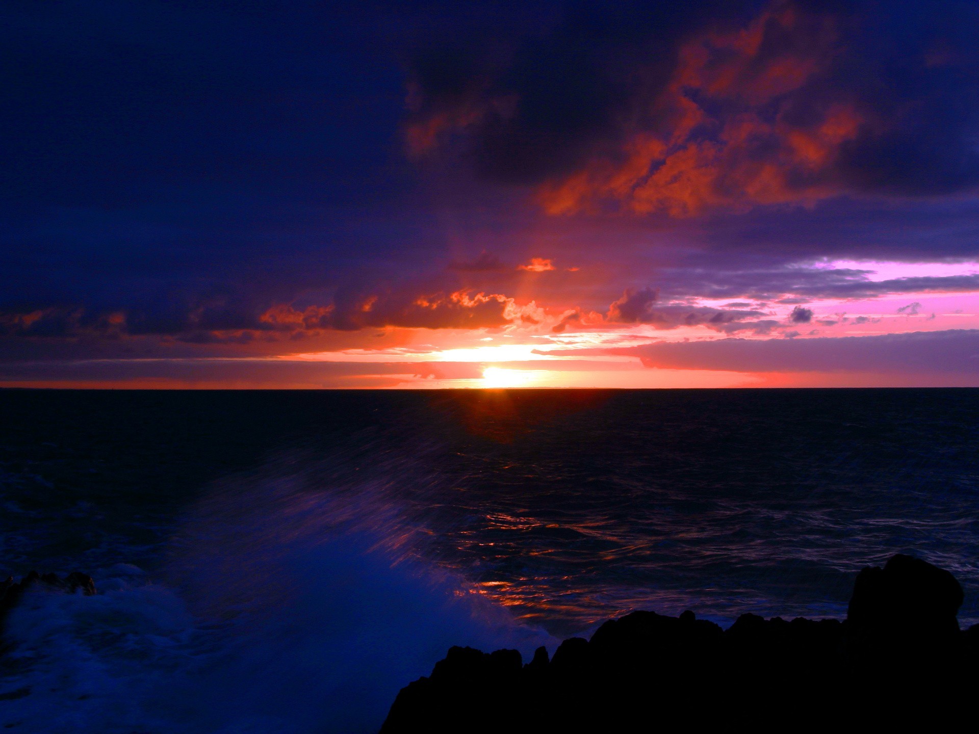 puesta de sol mar nubes