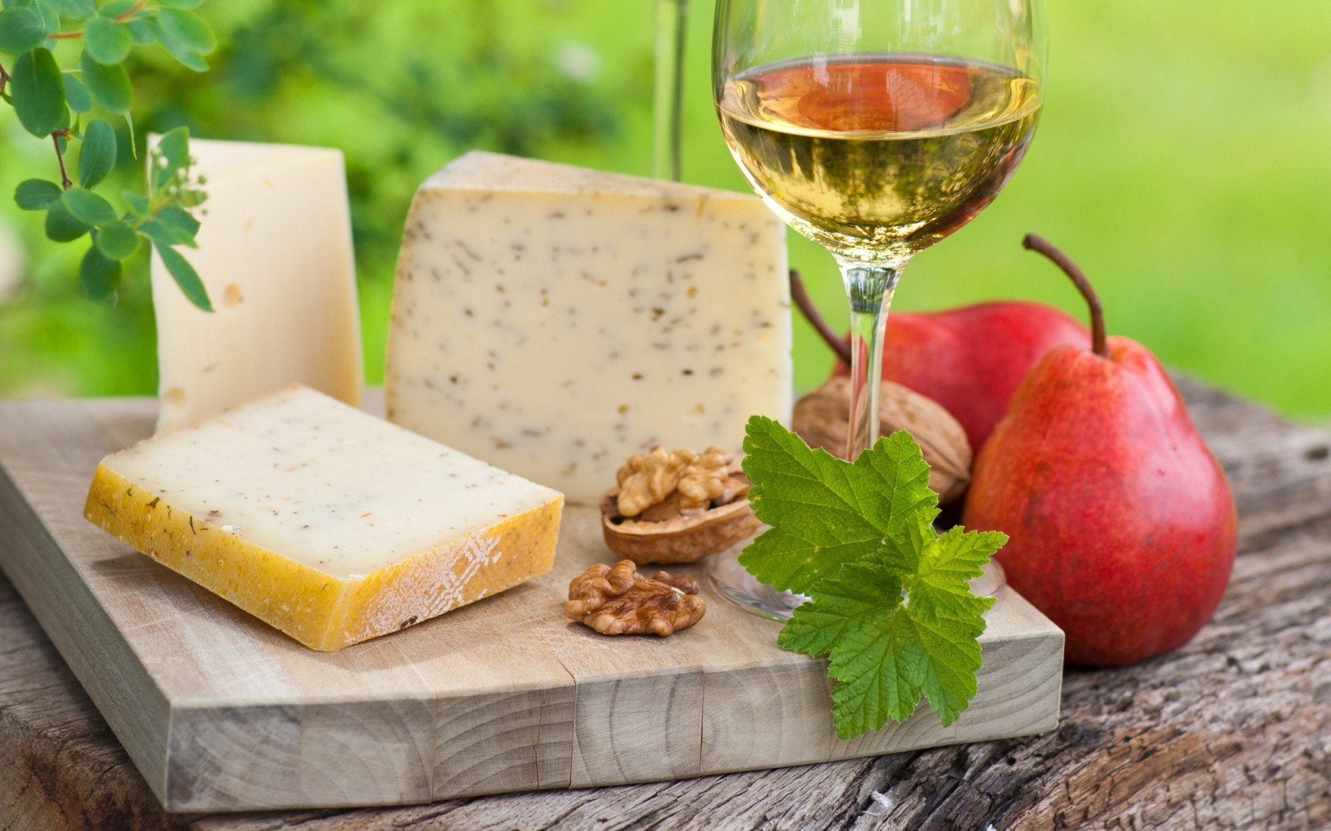 birnen brett glas wein scheiben tisch käse weiß