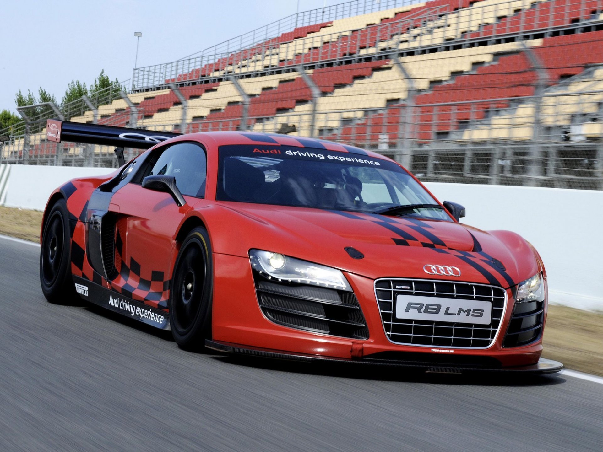 audi rot track tribünen