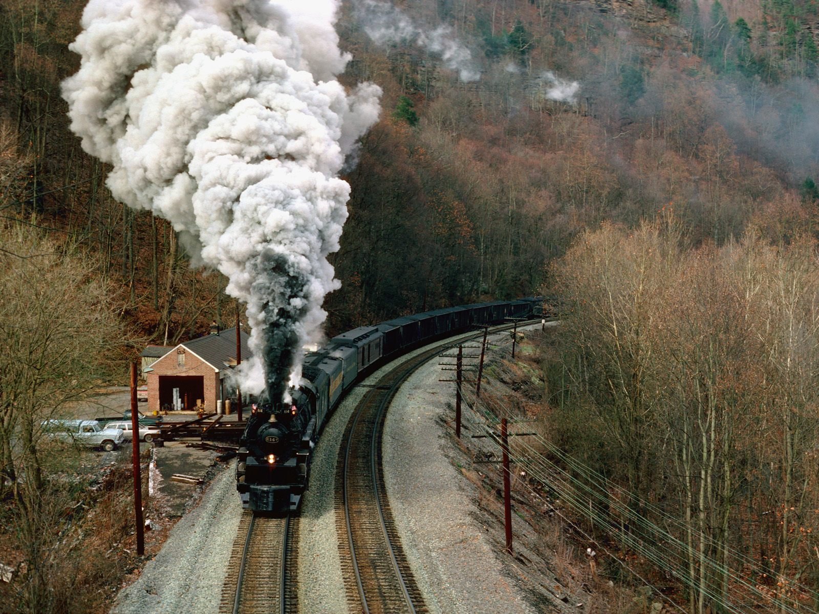 train automne fumée montagnes