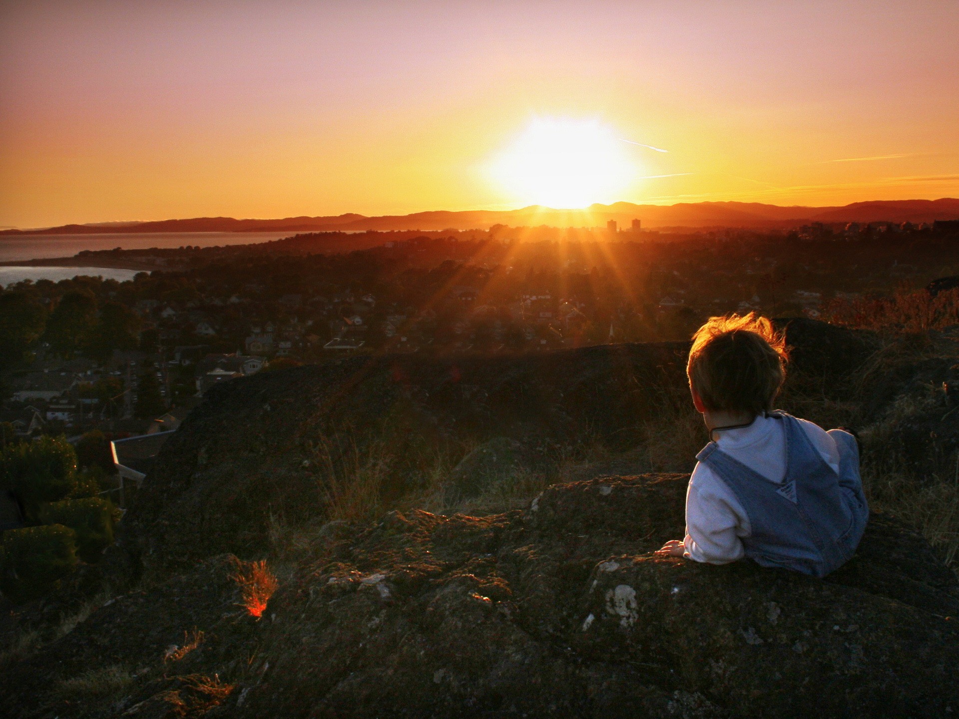 niño mañana sol