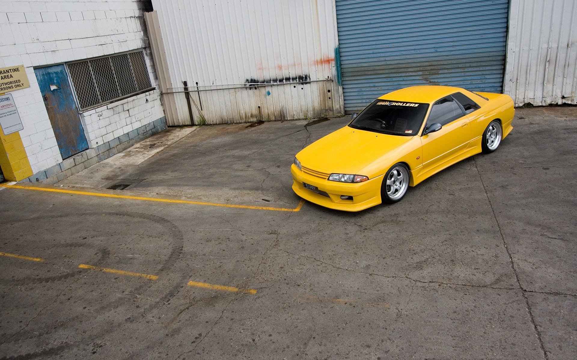 nissan skyline r32 gelb