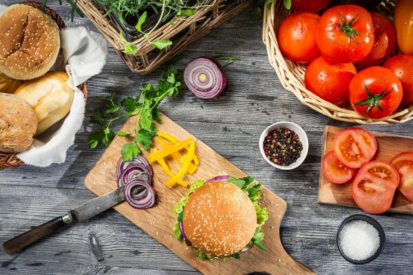 Produkte, die für einen Burger wesentlich sind