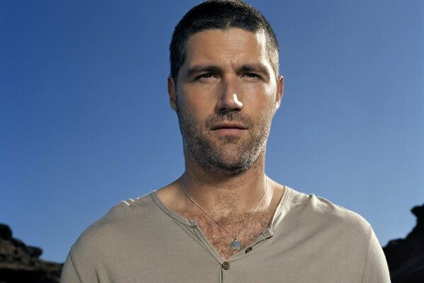 Matthew Fox sur fond de ciel