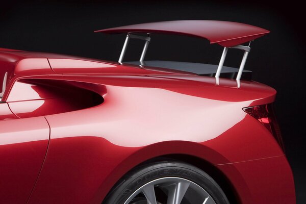 Stilvoller roter Spoiler für Lexus