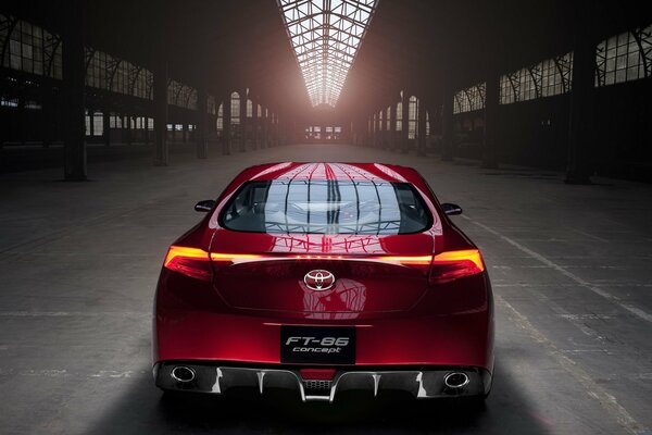 TOYOTA FT 86 IN HANGAR CON TETTO PANORAMICO