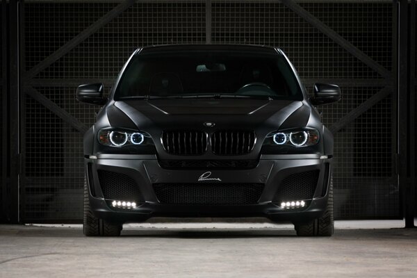 Sexy schwarzer bmw X6