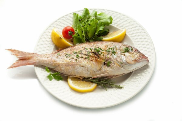 Fried fish with lemon and herbs