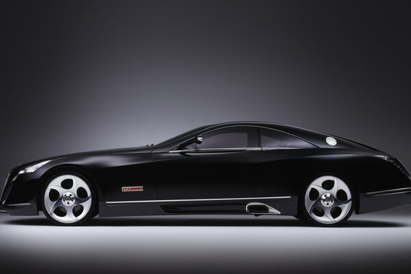 Negro Maybach coche de lujo