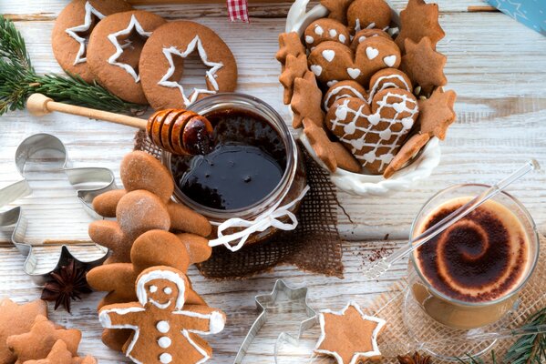 Gingerbread honey cakes with jam