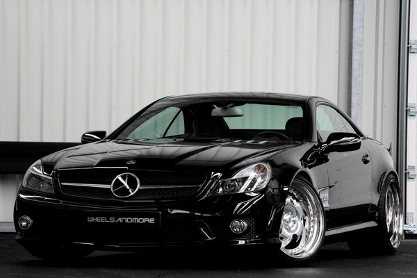 Tuning noir Mercedes coupé