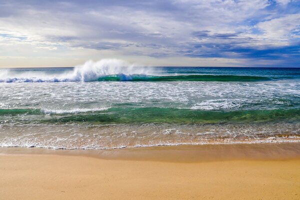 Sea waves. Clean water