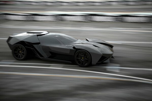 Lamborghini noir en vitesse sur la route