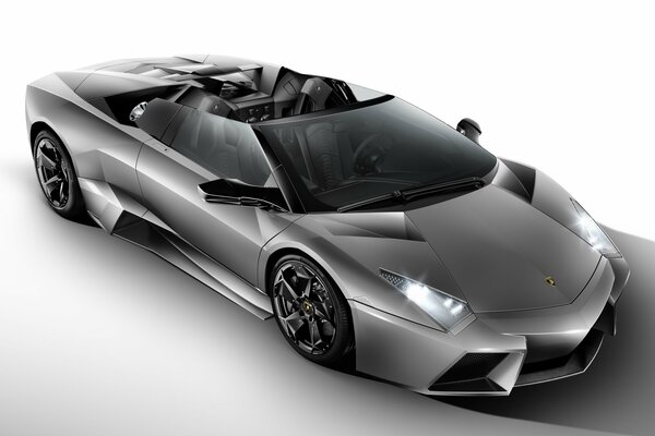 Lamborghini gris à dessus ouvert