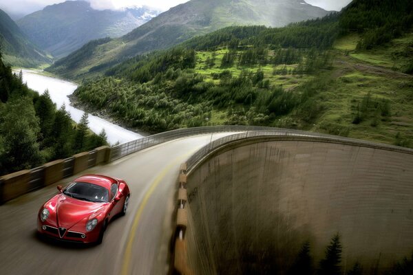 Incredibile Alfa Romeo schizza il vento