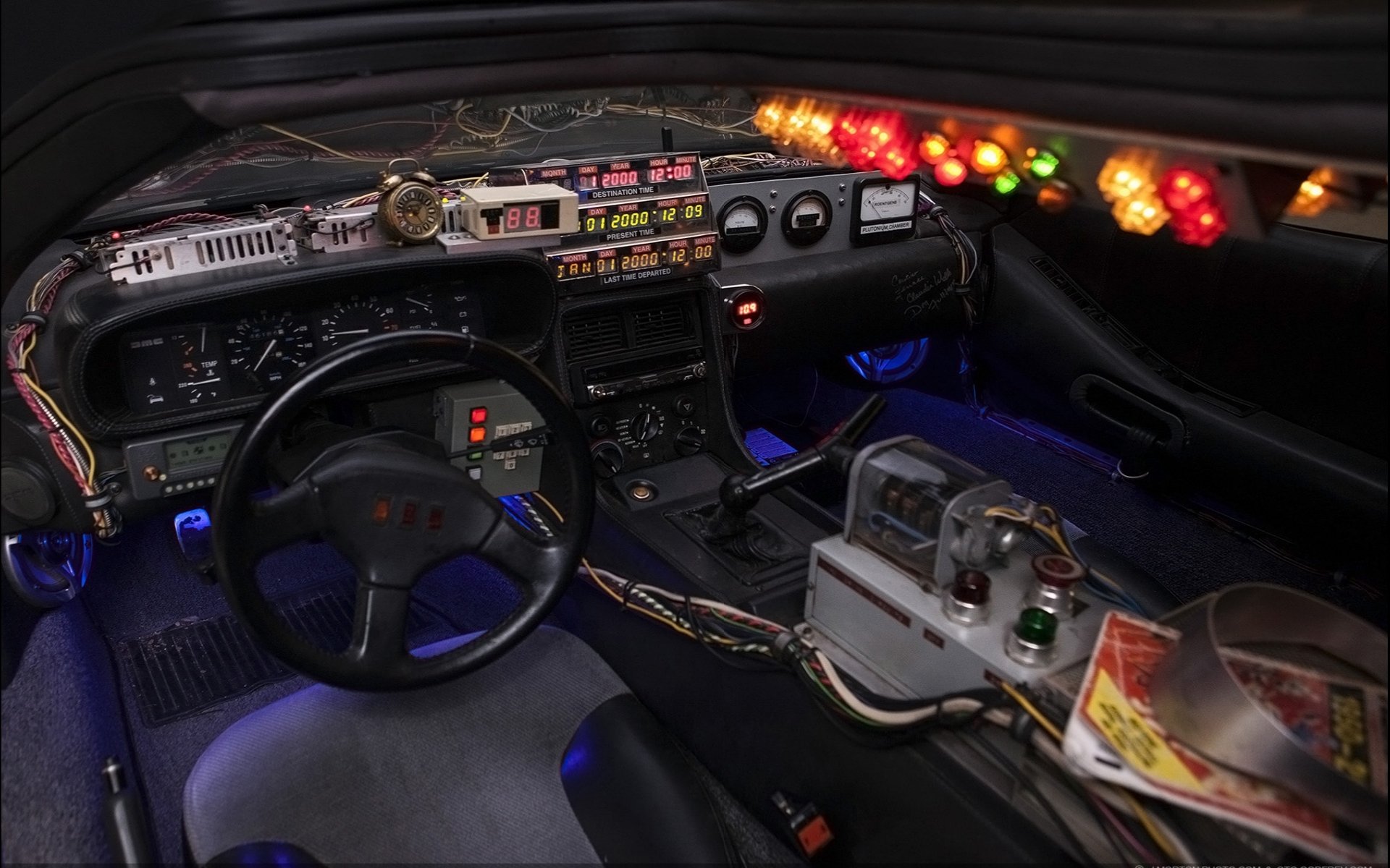 delorean dmc-12 powrót do przyszłości wehikuł czasu delorean salon kierownica instrumenty tło