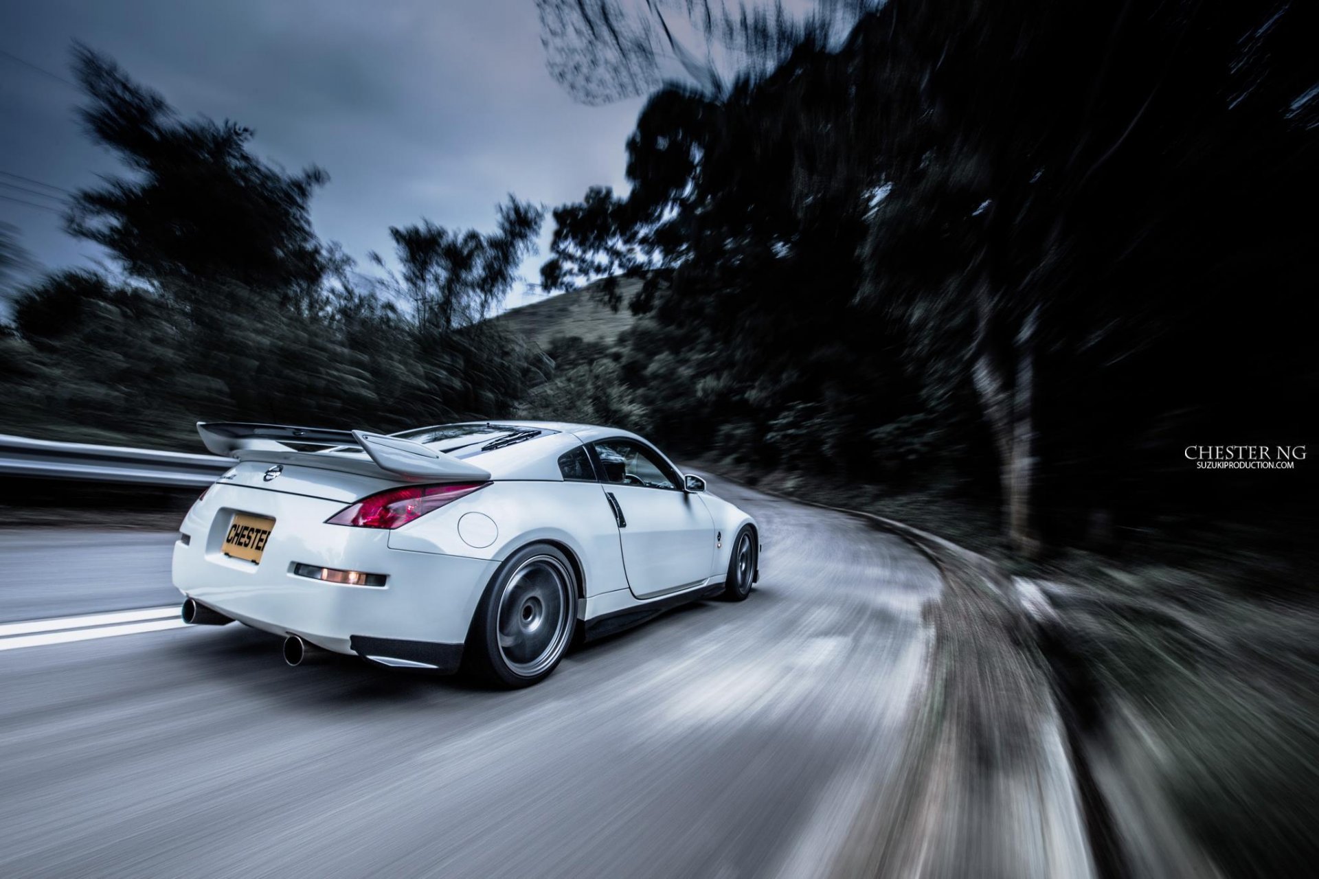 nissan 350z nissan spoiler tuning coche blanco coche blanco velocidad carretera bosque chester ng