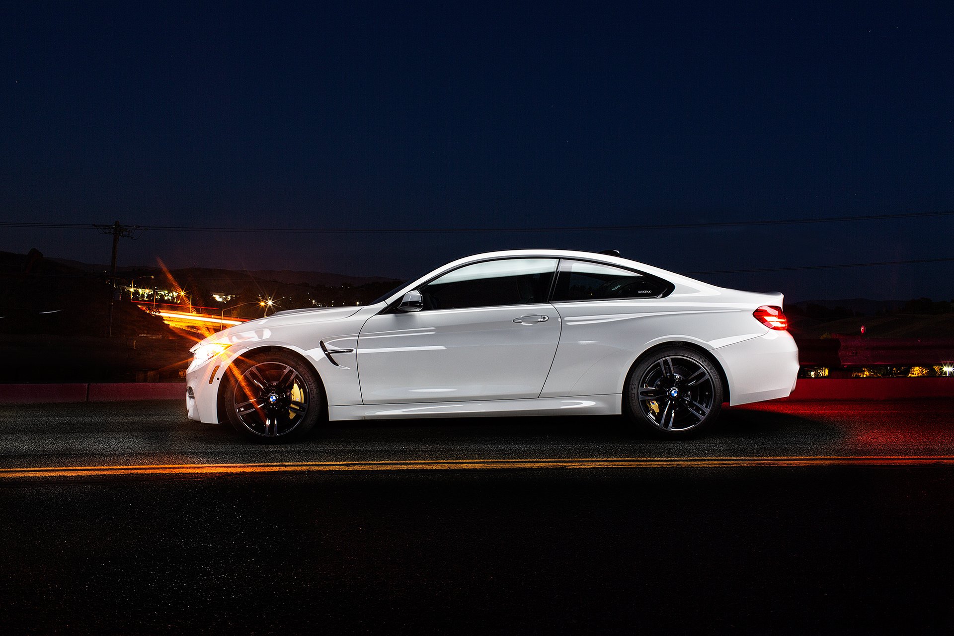 bmw m4 coupe f82 profil biały bmw noc